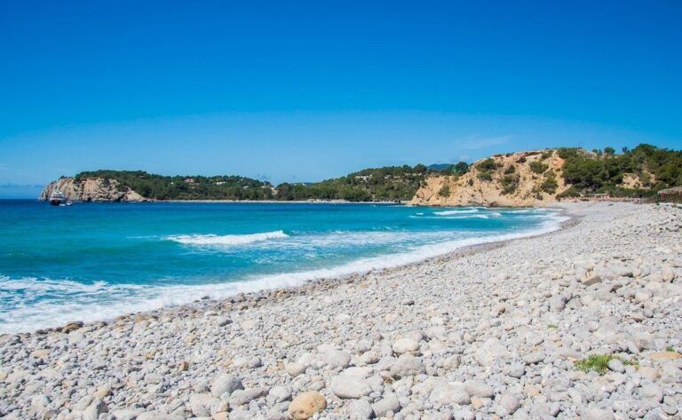 playa-cala-jondal-ibiza