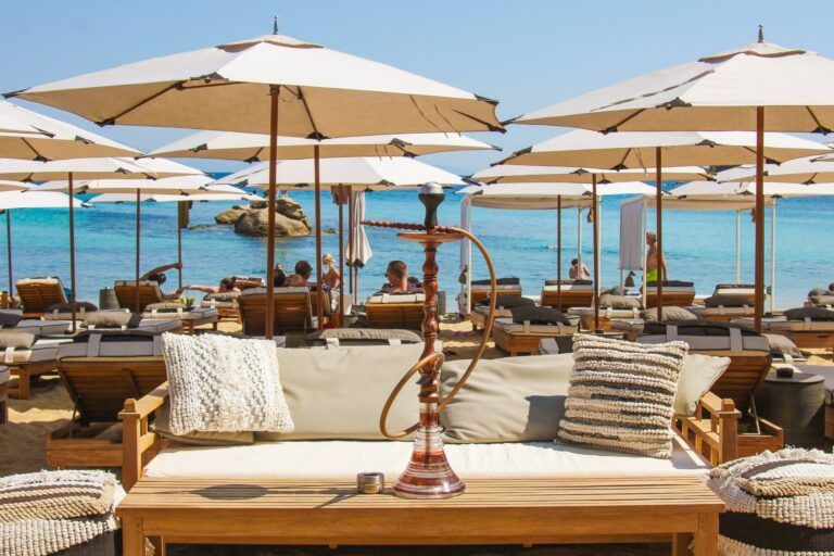 Precios de Beach Clubs en Mykonos: Guía Esencial