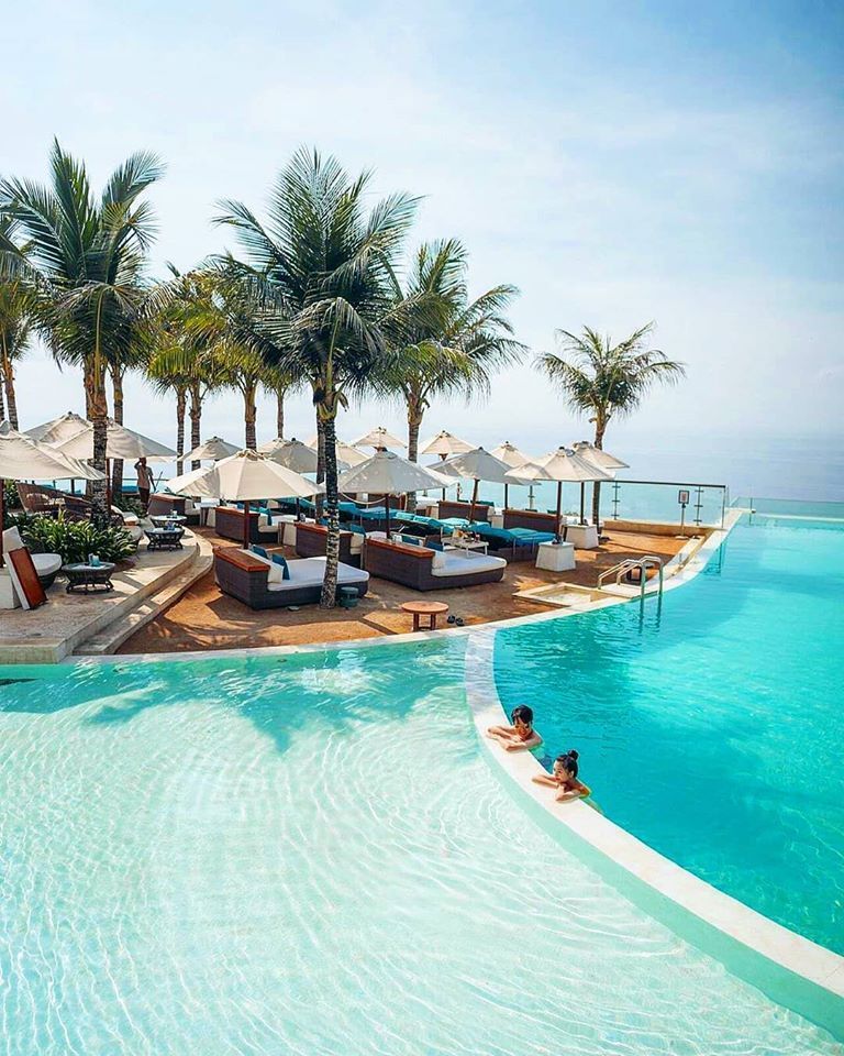 Oneeighty Beach Club