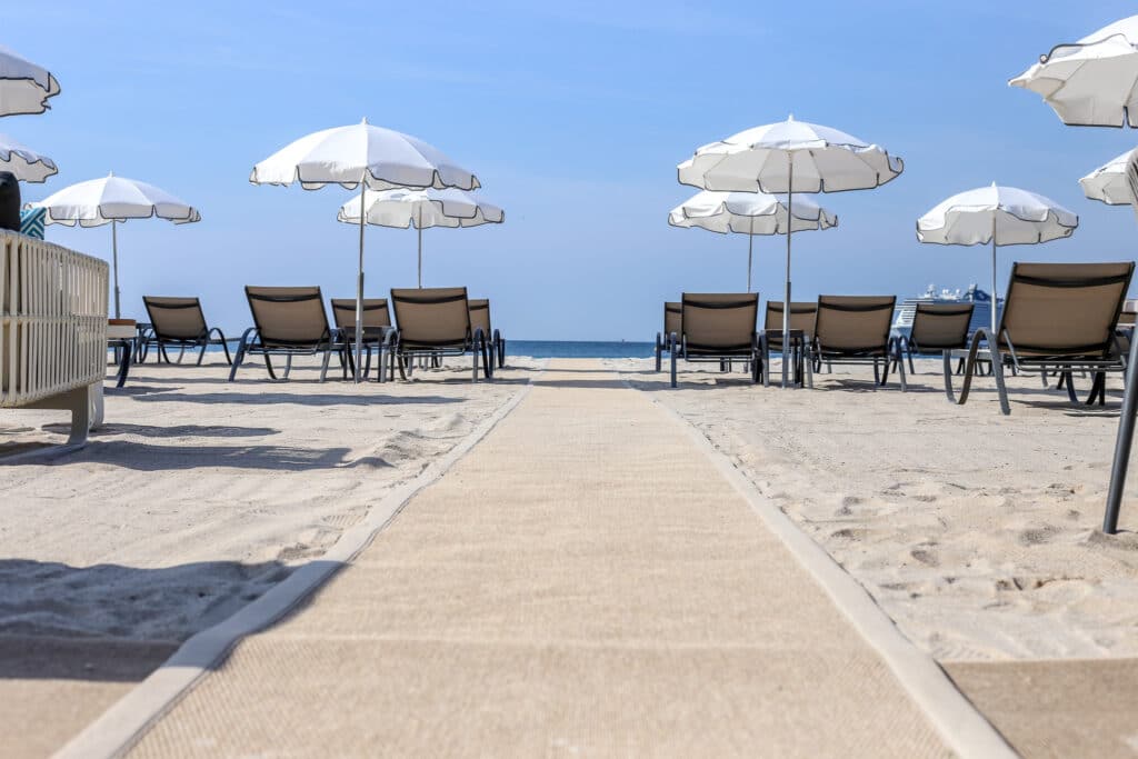Qué llevar a un beach club en Cannes