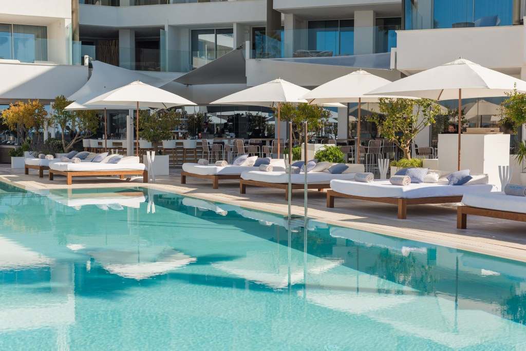 kolam renang Nobu Hotel Teluk Ibiza