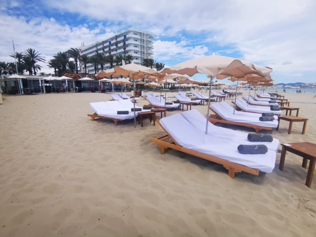 playa d'en bossa beach club hamacas