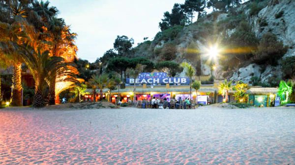 beach club cala llevado