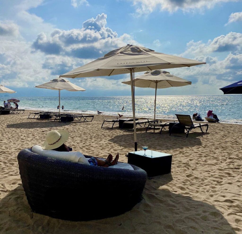 Mangos Beach Club