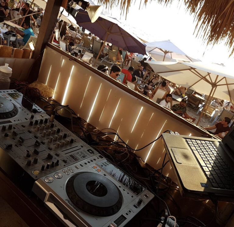 Mangos Beach Club Puerto Vallarta 【Book Now】 Sandbeds