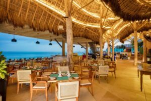 Mantamar Beach Club piscina y restaurante
