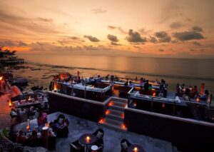Dining_Rock_Bar_Sunset