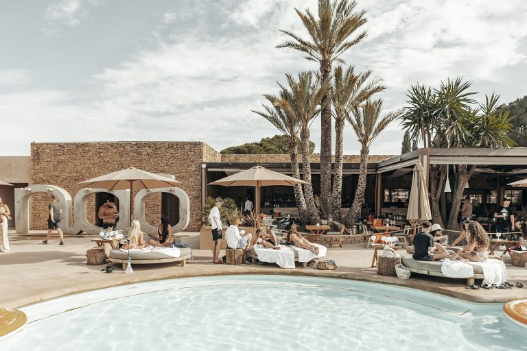 NAÔ Pool Club