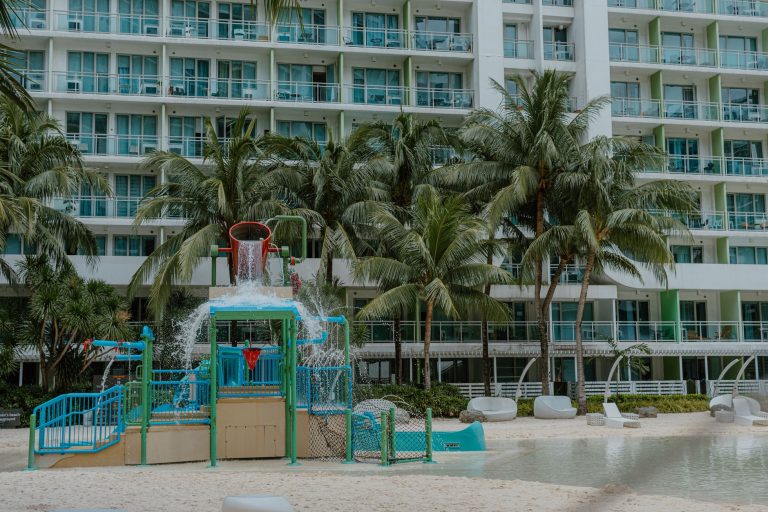 Los Mejores Beach Clubs para Familias 2026: Guia Completa con Ninos