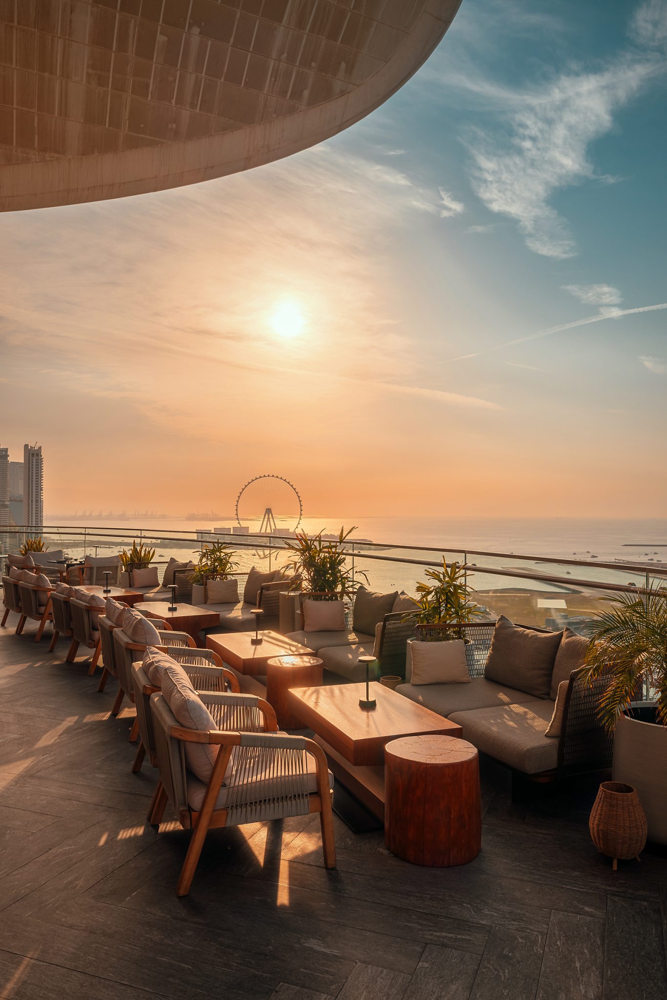 Attiko, rooftop lounge de alta energía en el W Dubai Mina Seyahi