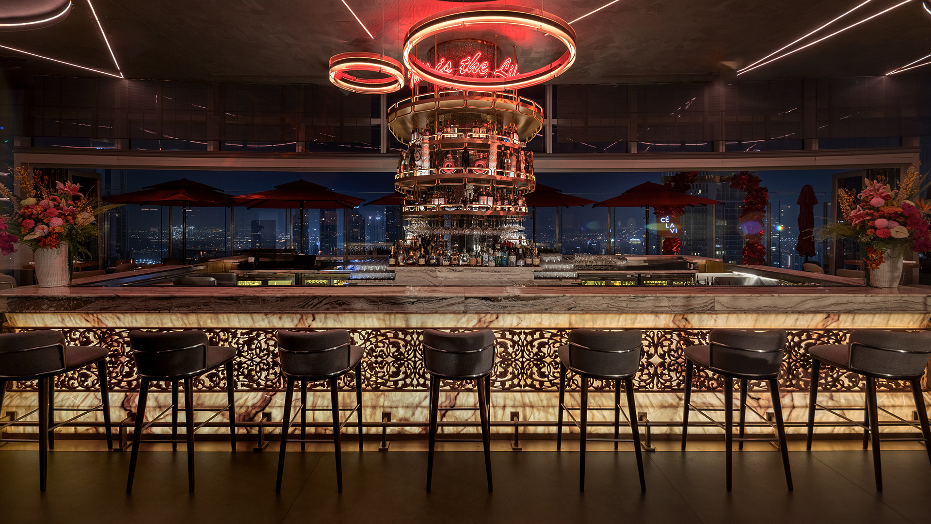 CÉ LA VI Dubai, rooftop de la planta 54 del Address Sky View con vistas al Burj Khalifa