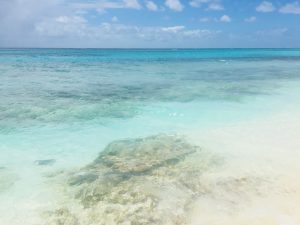 Playa de arena blanca y aguas turquesas en Anguilla