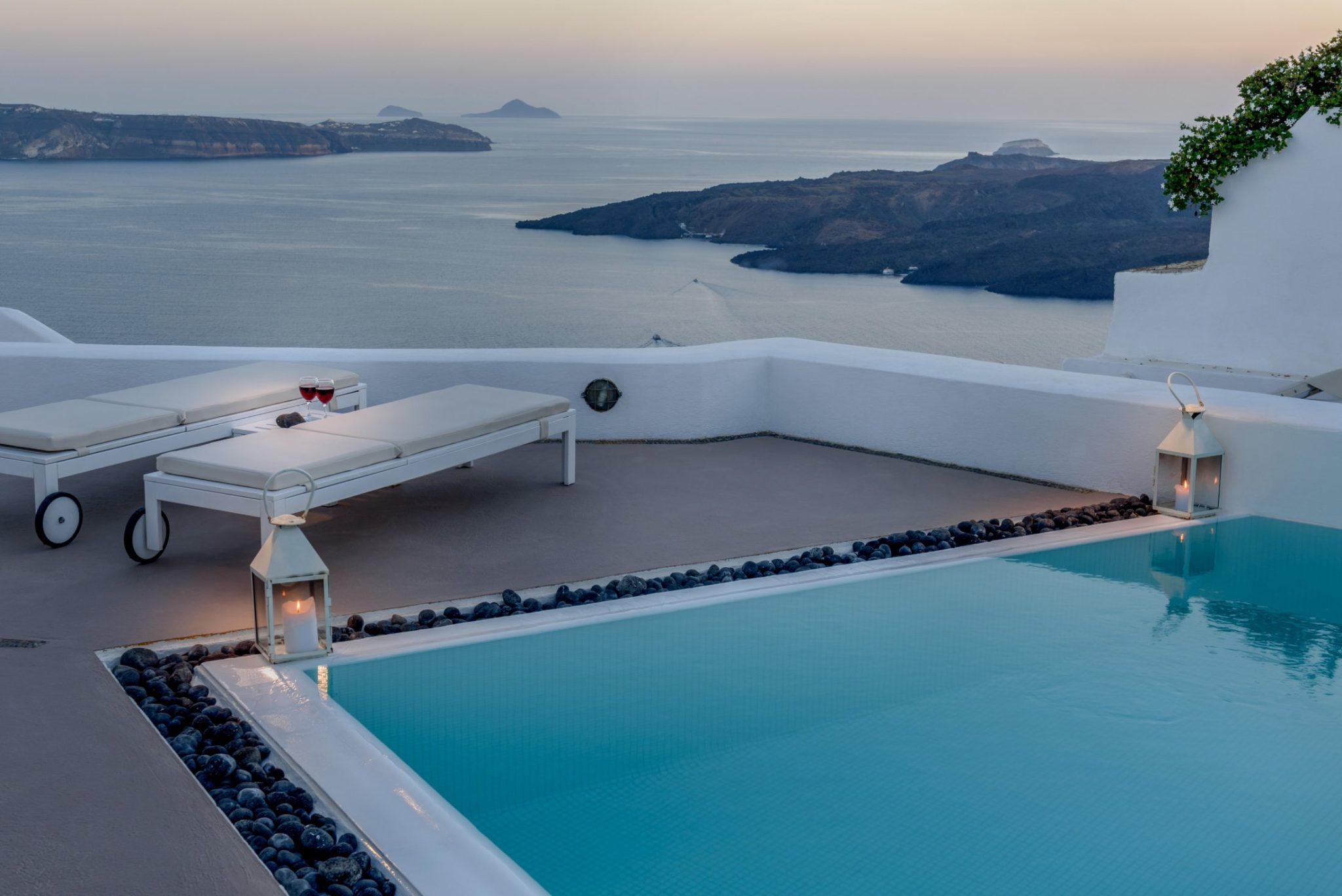 Aria Suites en Fira sobre la caldera de Santorini