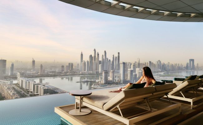 Aura Skypool, la piscina infinity de 360 grados más alta del mundo en The Palm Tower