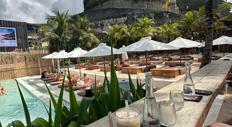 Descubre los Beach Clubs en Uluwatu en Barco