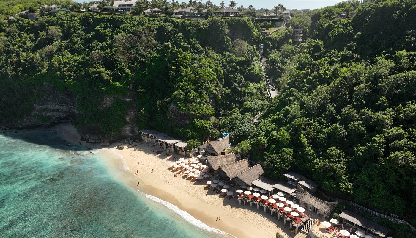 Sundays Beach Club