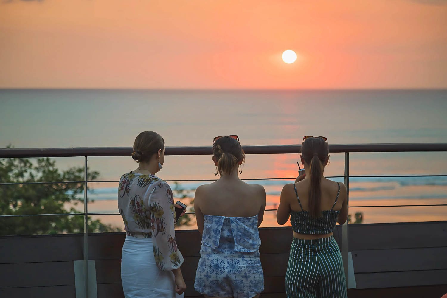 Atardecer sobre Double Six Beach desde el Double-Six Rooftop en Seminyak