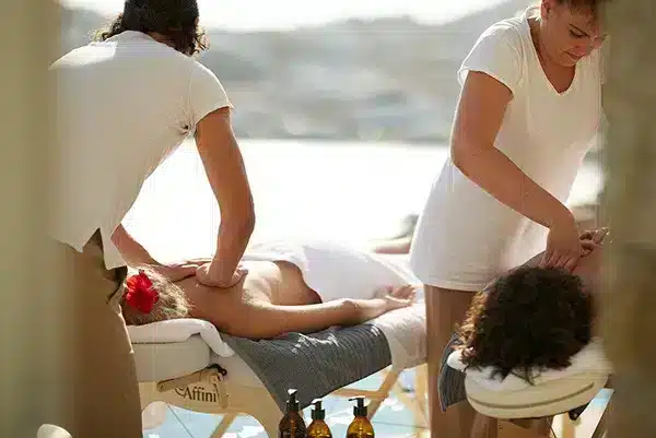 SoSpa del Once in Mykonos, sobre la playa de Ornos