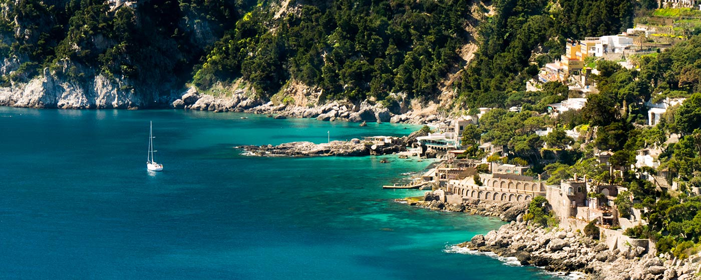 El Hotel Weber Ambassador sobre Marina Piccola en Capri