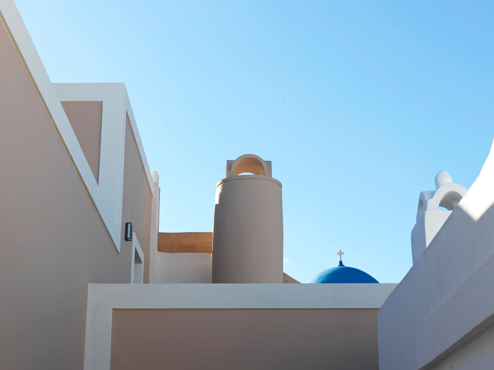 Rooftop y piscina de La Maltese Estate en Imerovigli, Santorini, sobre la caldera