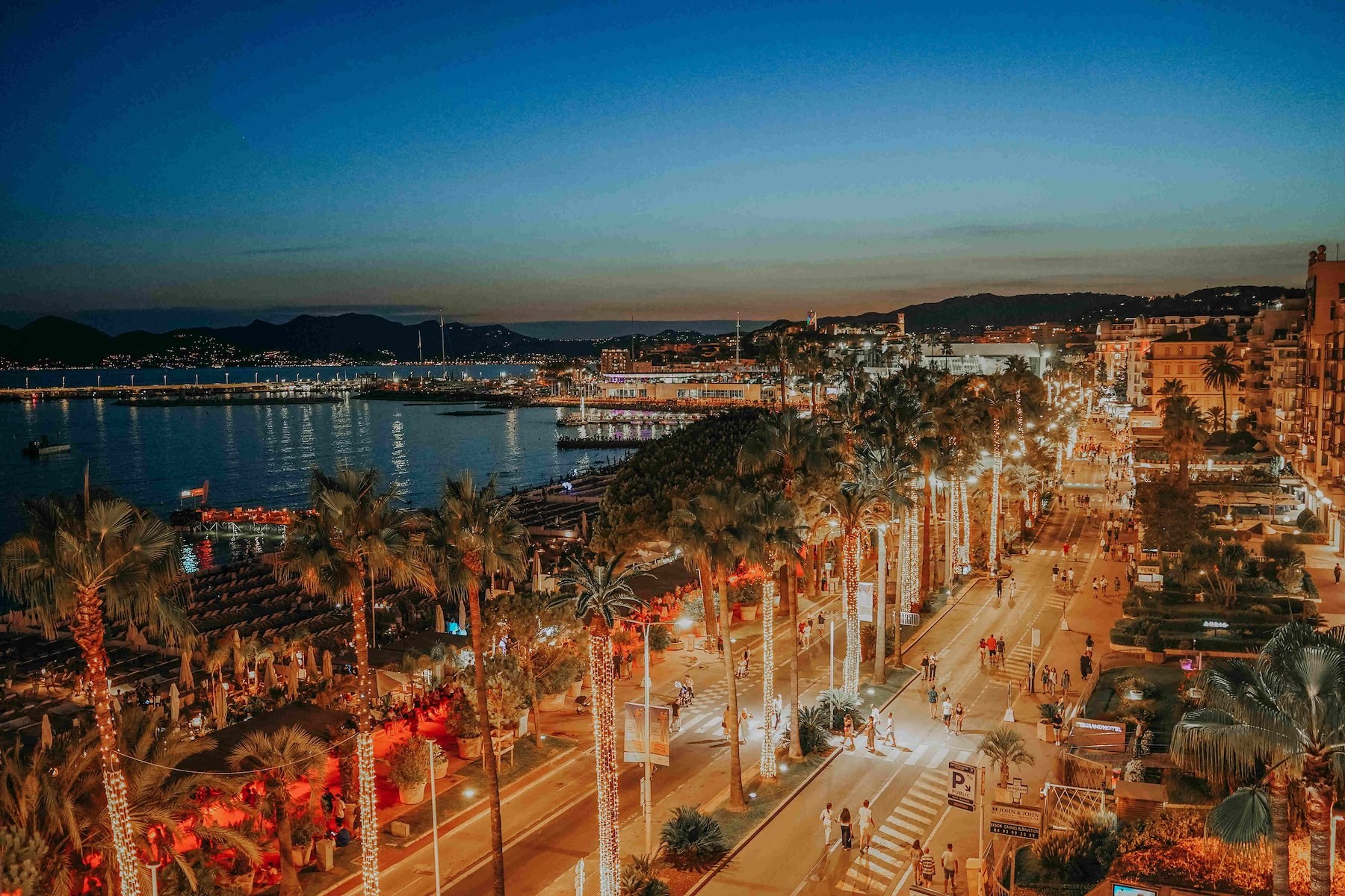 Le Panorama, rooftop del JW Marriott Cannes con piscina y vistas al Mediterráneo