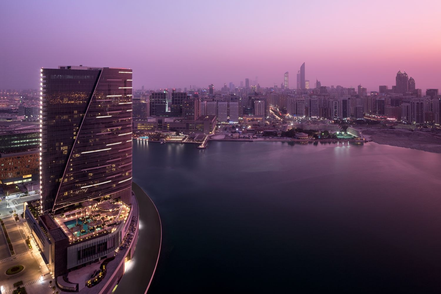 Rosewood Abu Dhabi, exterior frente al agua en Al Maryah Island