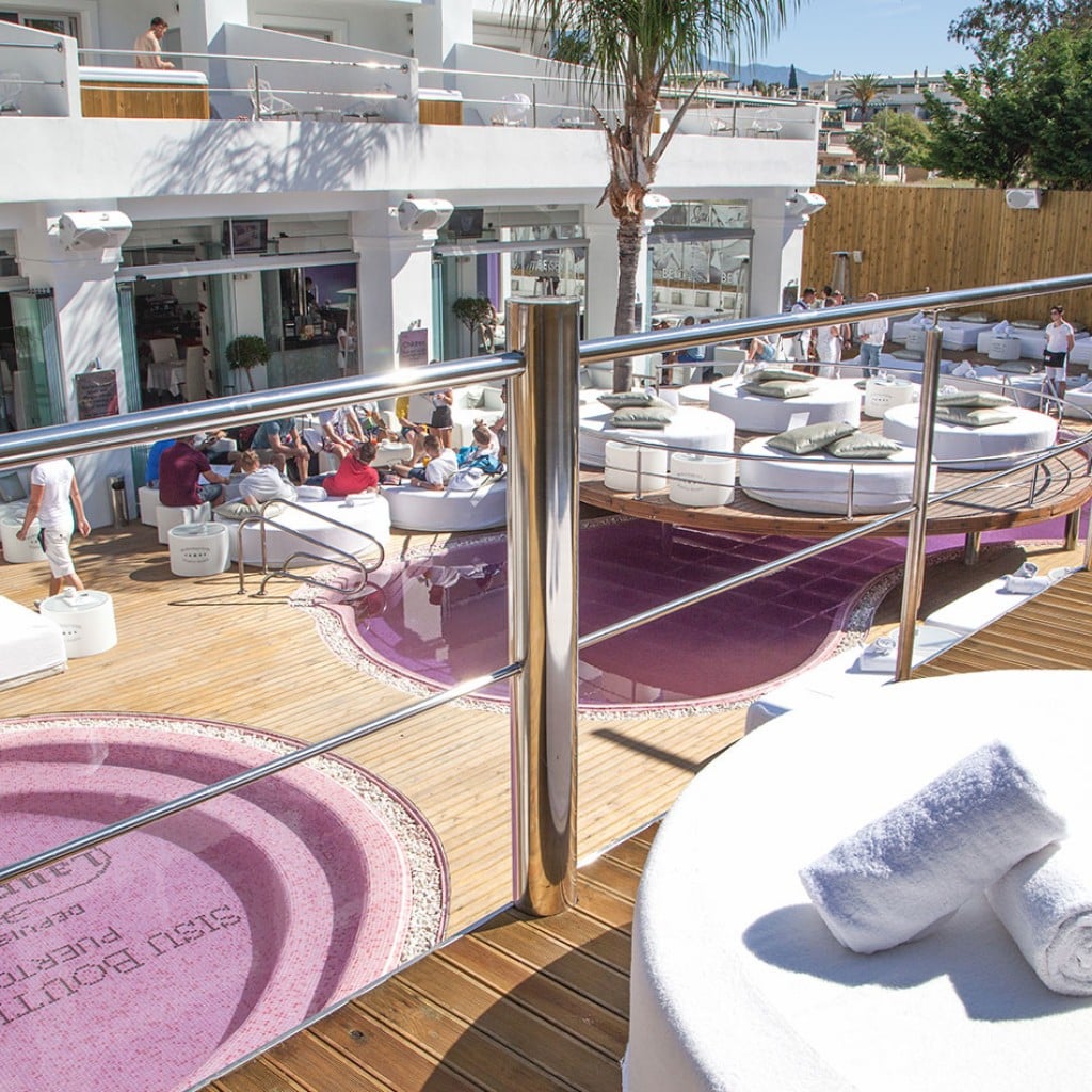 Ambiente de piscina del Sisu Boutique Hotel