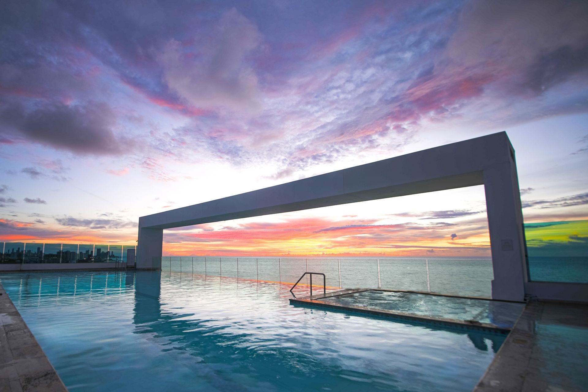 Hotel Las Américas Cartagena day pass