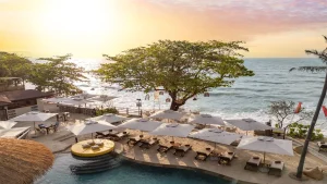 Beach club y piscina del day pass de SAii Koh Samui en Fisherman Village