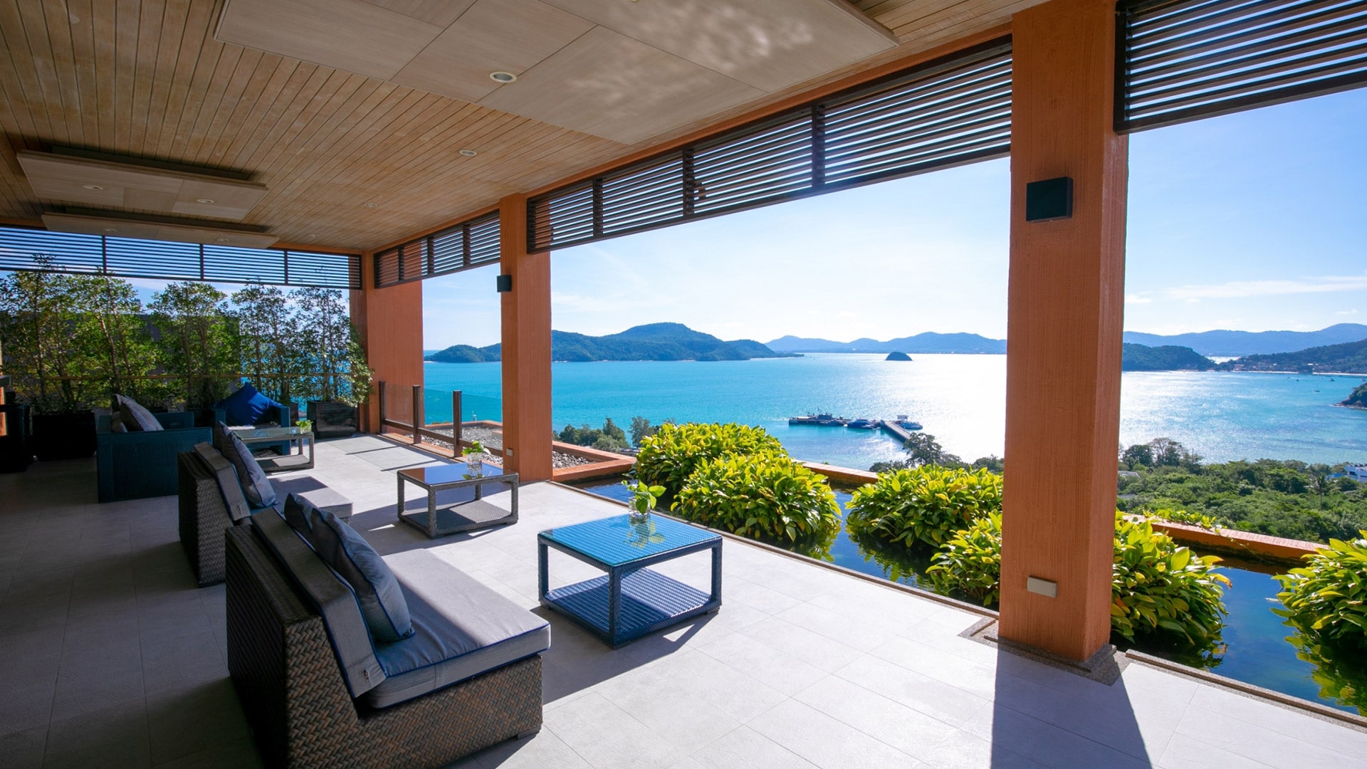Lounge del Baba Nest al atardecer sobre el Mar de Andamán, Sri Panwa Phuket