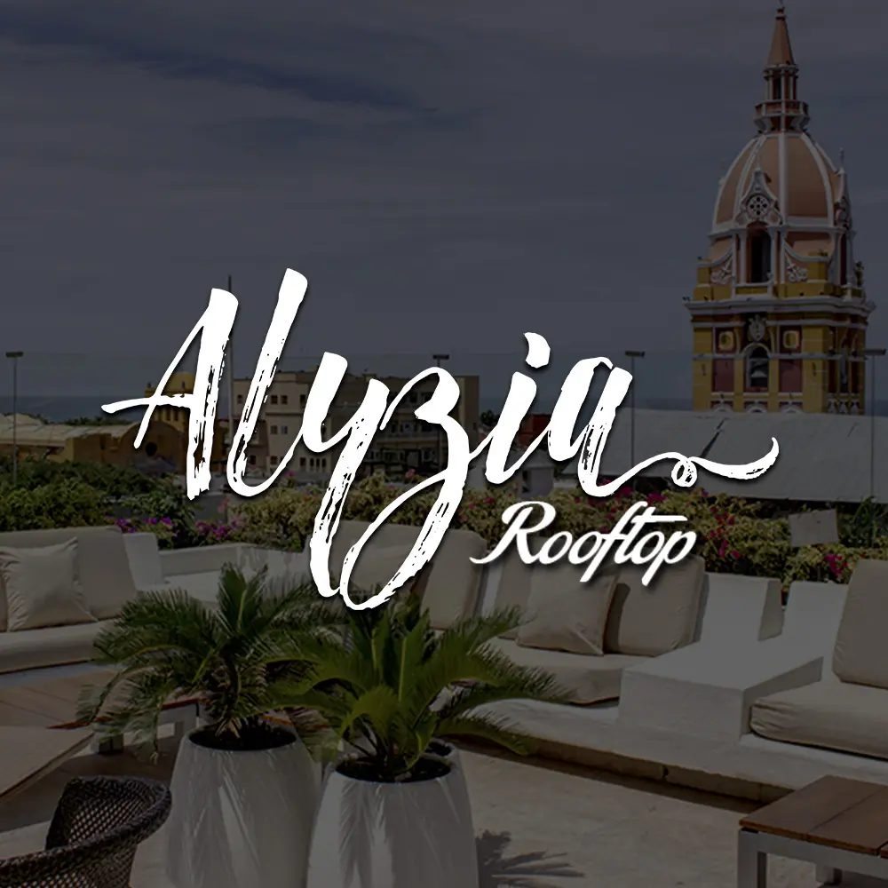 Rooftop Alyzia con piscina sobre el Movich Hotel en el casco antiguo de Cartagena