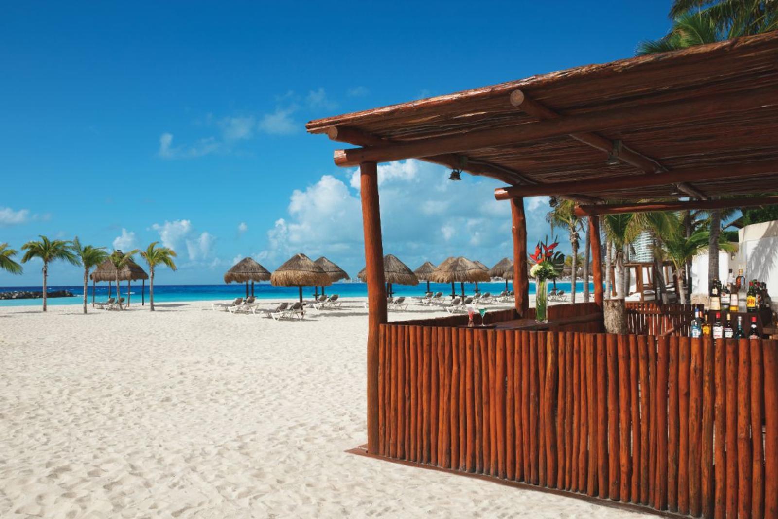 Krystal Grand Cancún day pass