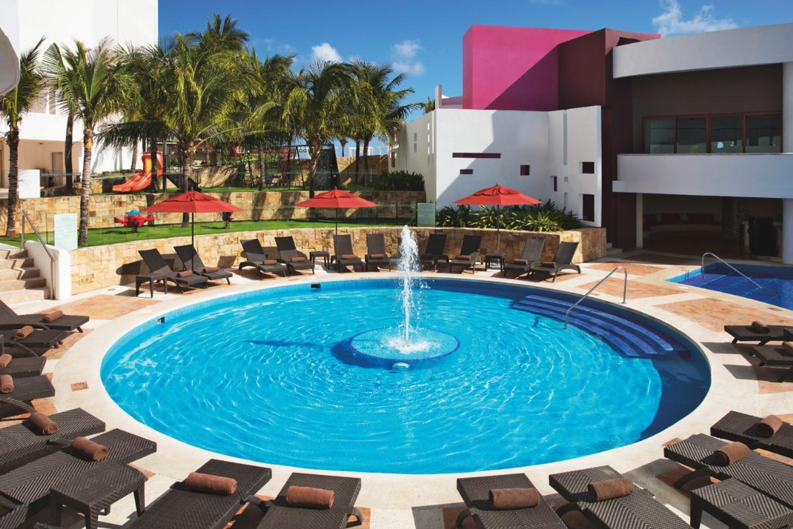 Krystal Grand Cancún day pass