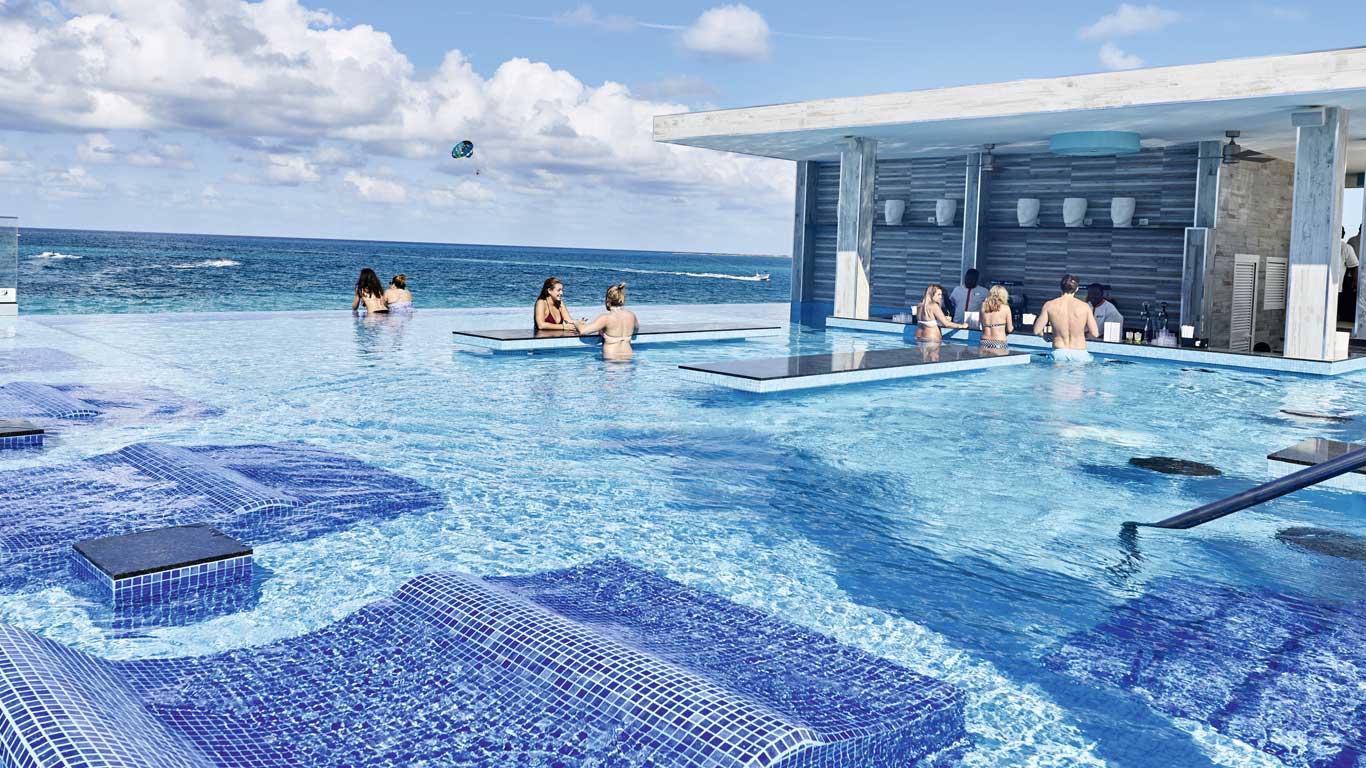 Riu Palace Paradise Island day pass