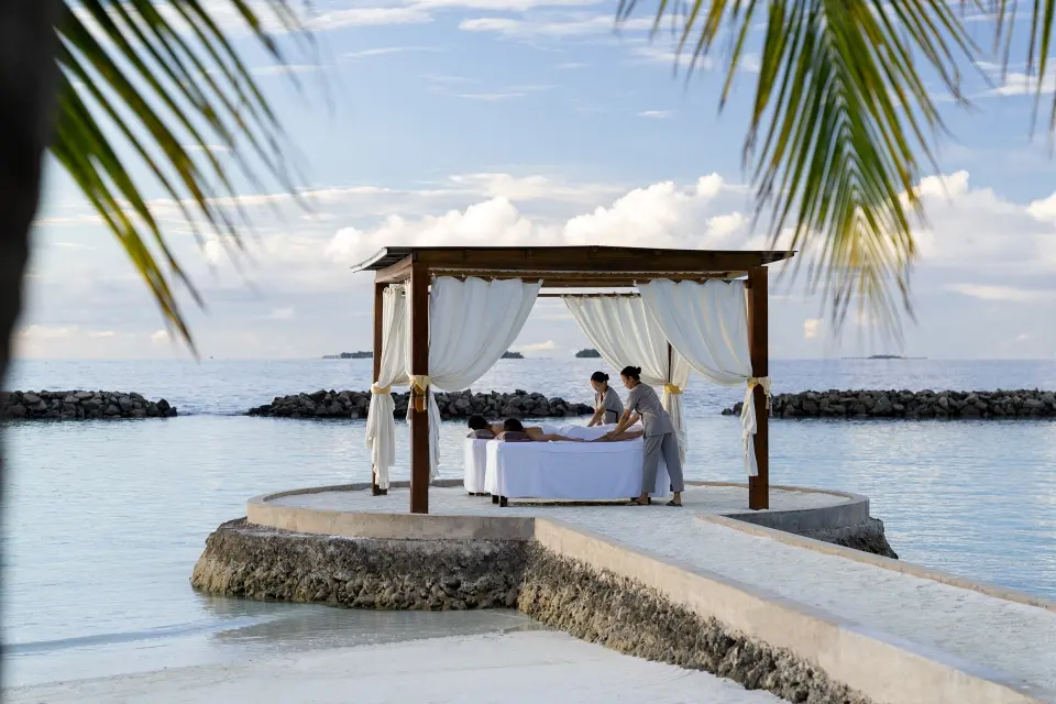Kurumba Maldives day pass