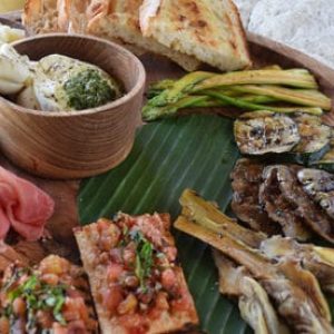Finns Beach Club Sandbeds Food